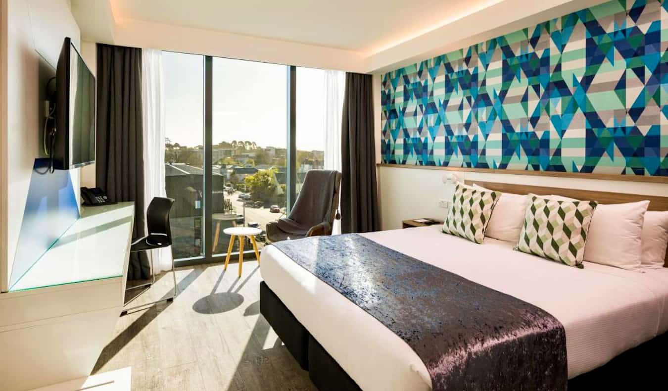 A cozy hotel room with a large bed in Christchurch, New Zealand